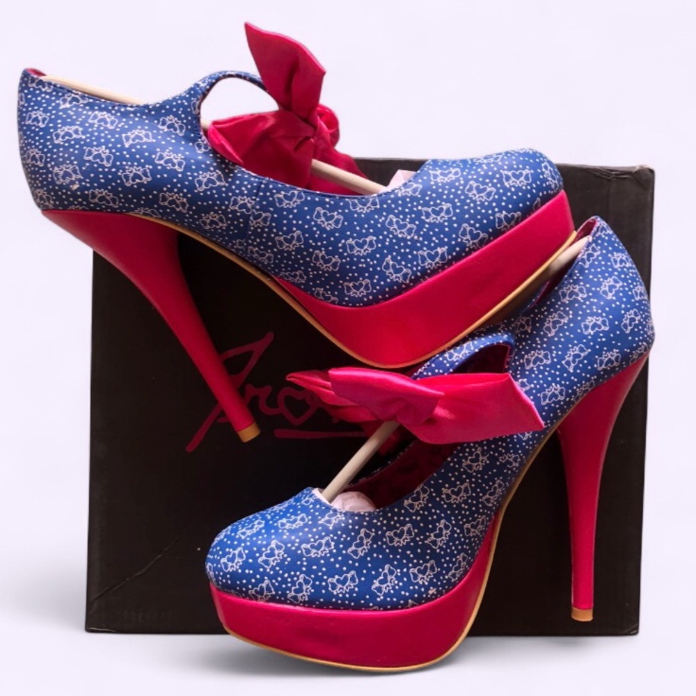 Iron Fist “Bow Me” Platform Pumps